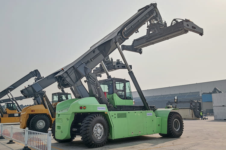 XCMG Reach Stacker Price for Sale in Guyana - Container handler: picture 2 XCMG Reach Stacker Price for Sale in Guyana - Container handler: picture 2