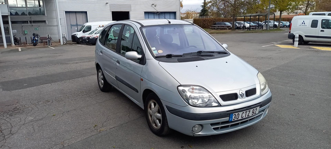 MEGANE ESSENCE (241) - Car: picture 1 MEGANE ESSENCE (241) - Car: picture 1