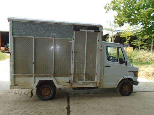 Mercedes 307D - Livestock truck: picture 4 Mercedes 307D - Livestock truck: picture 4