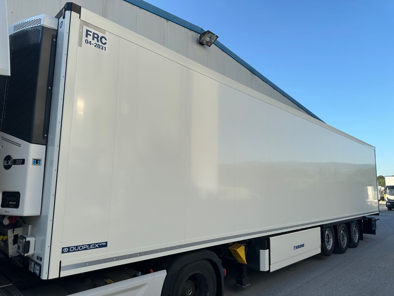 Krone SD 27 TK SLX300 Doppelstock/Blumenbreit 2,7m - Refrigerator semi-trailer: picture 1 Krone SD 27 TK SLX300 Doppelstock/Blumenbreit 2,7m - Refrigerator semi-trailer: picture 1