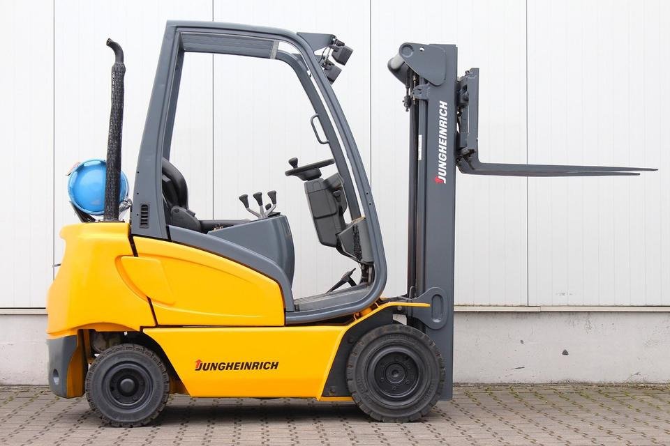 JUNGHEINRICH TFG316s Triplex 4,5m UVV - LPG forklift: picture 3 JUNGHEINRICH TFG316s Triplex 4,5m UVV - LPG forklift: picture 3