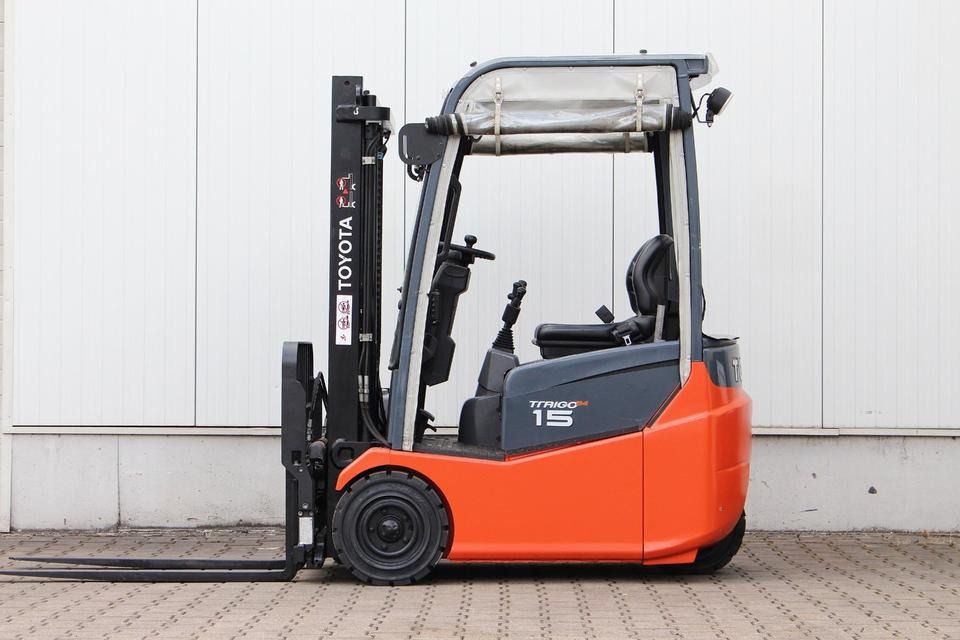 TOYOTA 7FBEST15 Zinkenverstellung - Electric forklift: picture 4 TOYOTA 7FBEST15 Zinkenverstellung - Electric forklift: picture 4