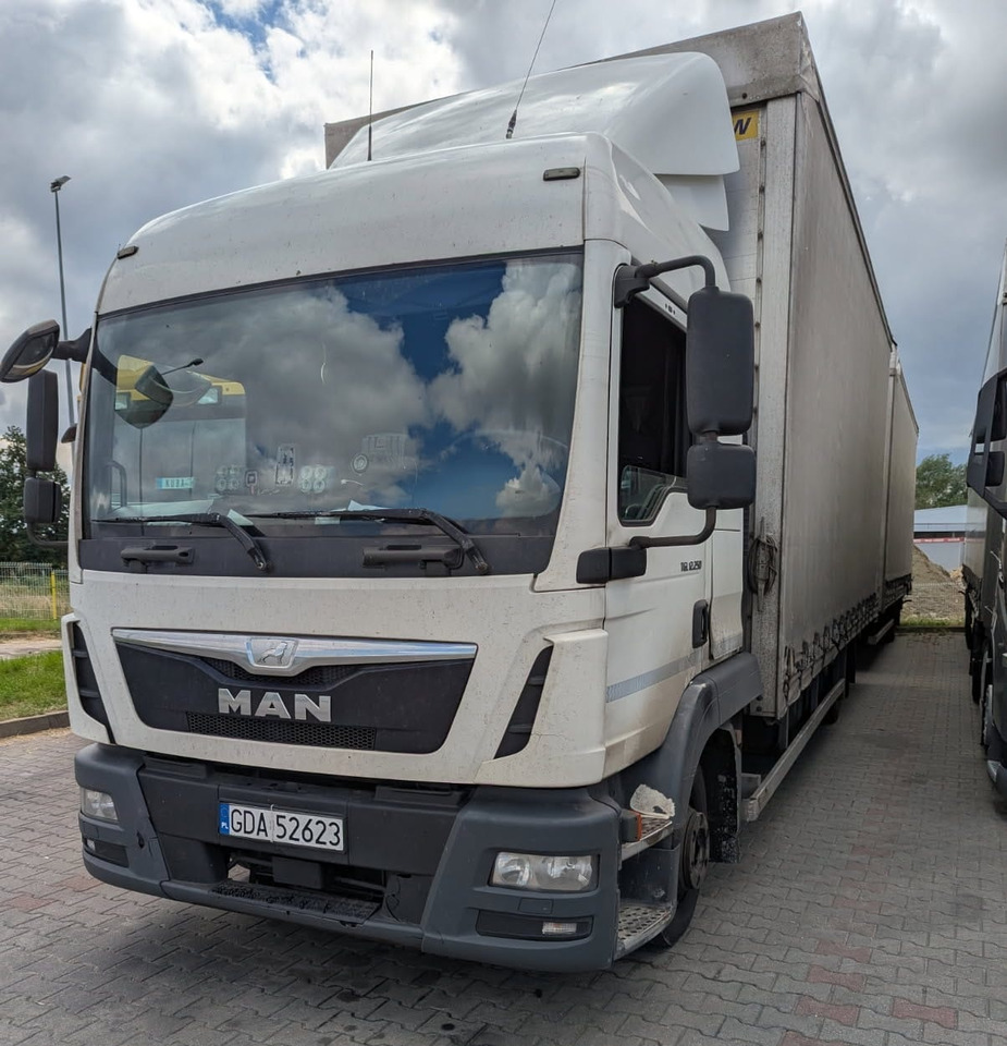 MAN TGL x 3 (2*2014 + 1*2013) - Curtainsider truck: picture 2 MAN TGL x 3 (2*2014 + 1*2013) - Curtainsider truck: picture 2