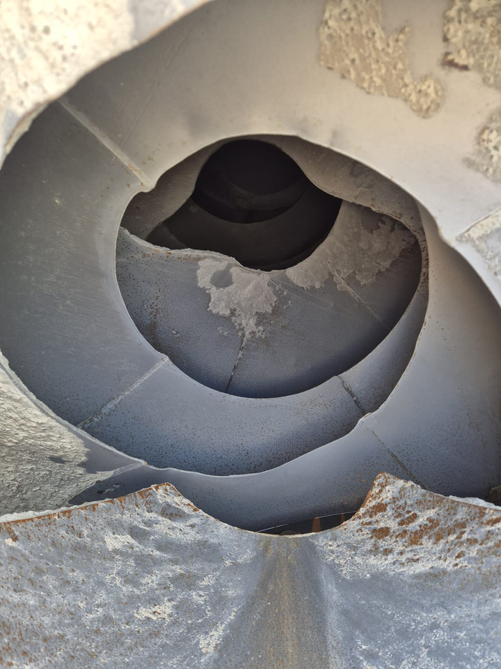 RENAULT C520 10x4 Betonmischer Liebherr  10 m3 - Concrete mixer truck: picture 4 RENAULT C520 10x4 Betonmischer Liebherr  10 m3 - Concrete mixer truck: picture 4