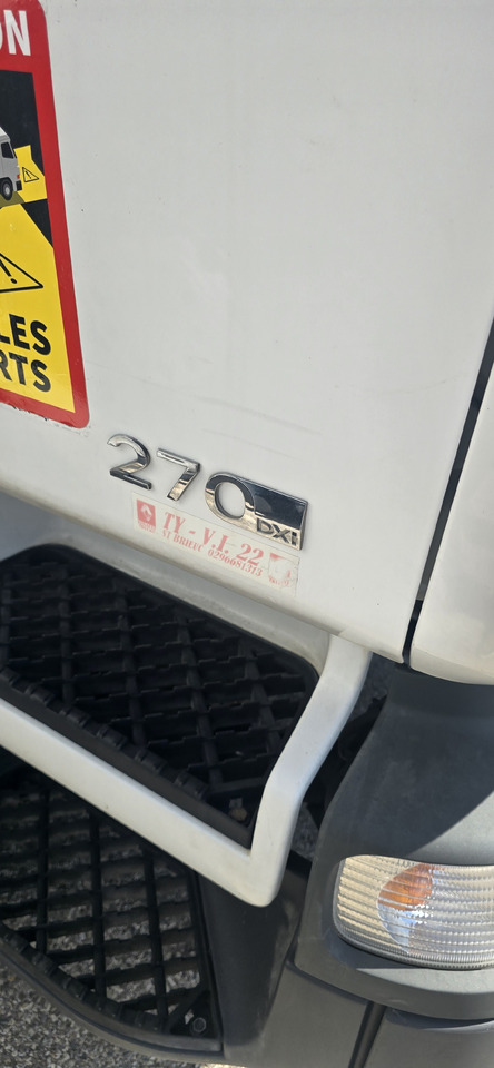 RENAULT - Refrigerator truck: picture 4 RENAULT - Refrigerator truck: picture 4