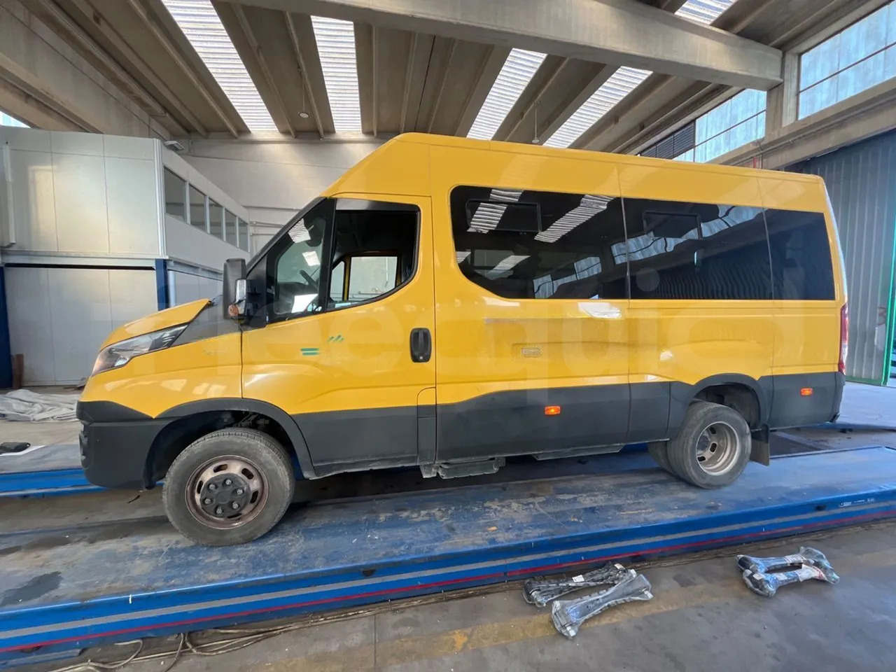 School bus Iveco Daily: picture 6