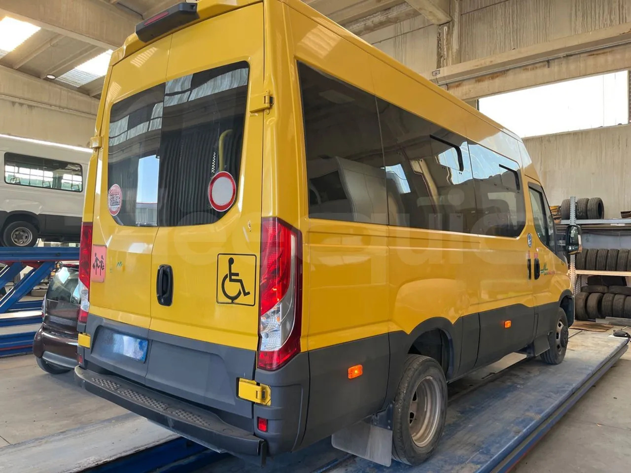 School bus Iveco Daily: picture 9