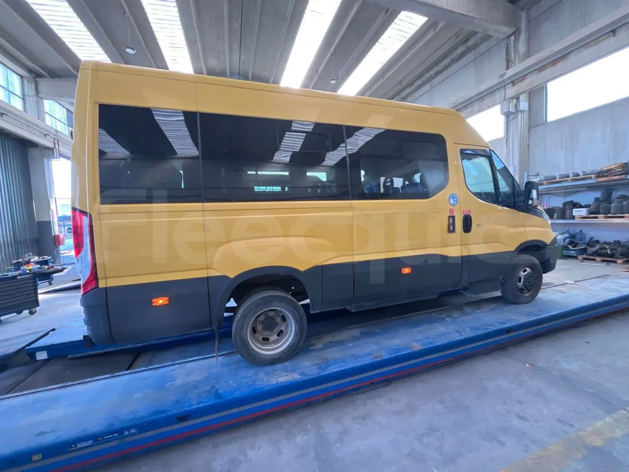 School bus Iveco Daily: picture 11