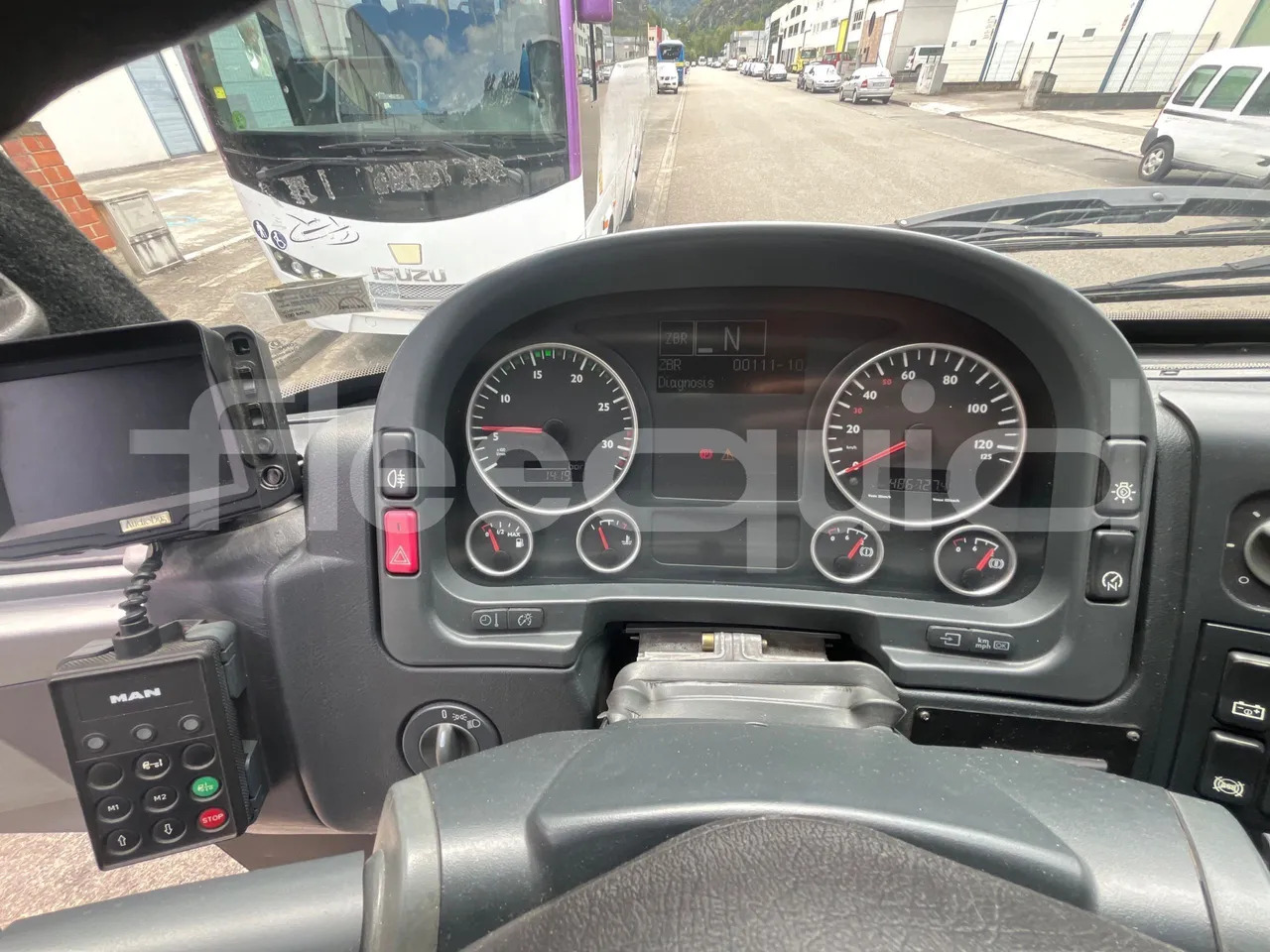 Man Dexon - Coach: picture 3 Man Dexon - Coach: picture 3