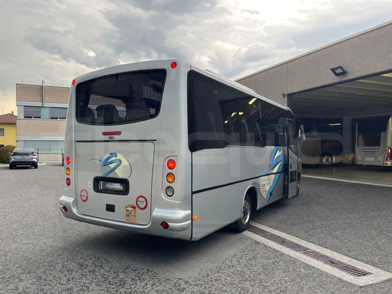 Coach Mercedes-Benz MB 818 S: picture 10