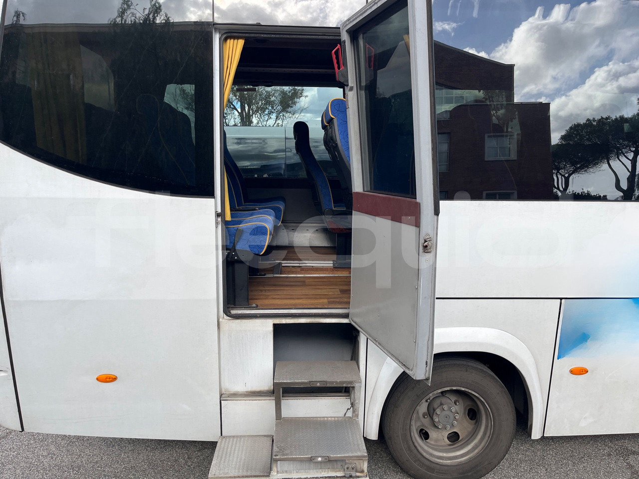 Coach Mercedes-Benz Vario: picture 15