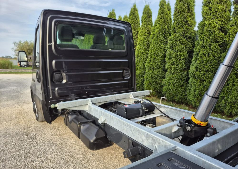 Iveco 35C18 3.0 180KM - Tipper van: picture 4 Iveco 35C18 3.0 180KM - Tipper van: picture 4