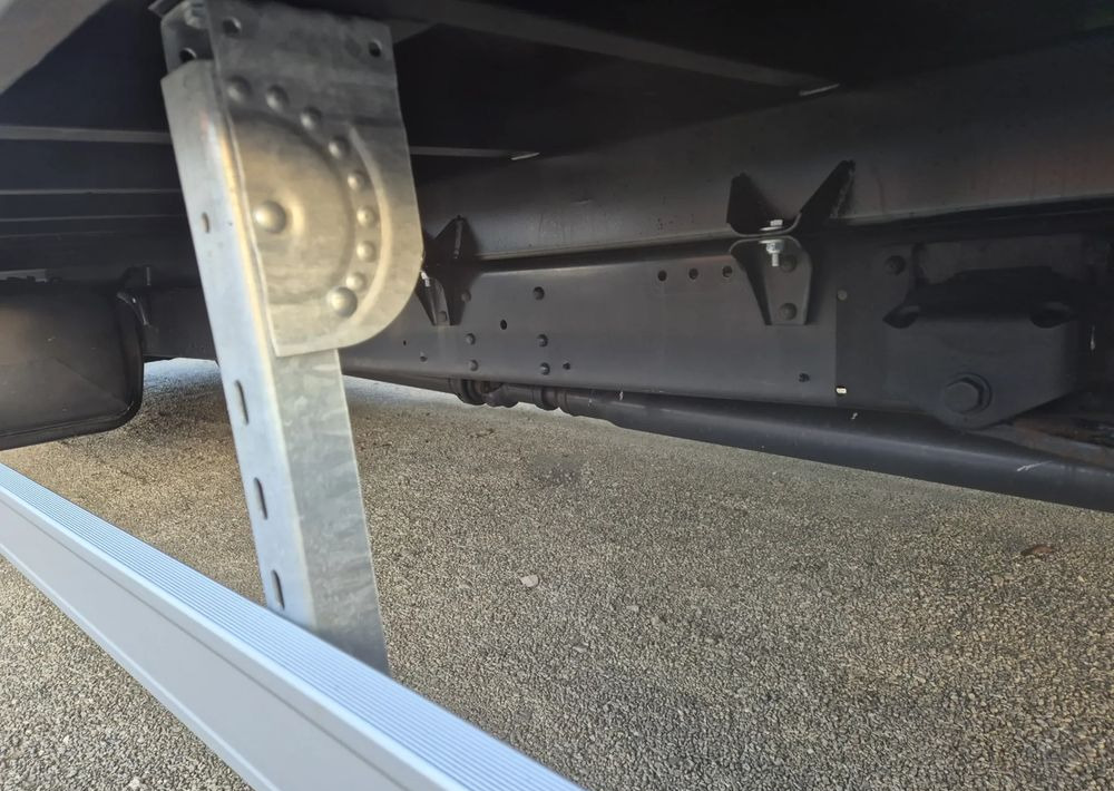 Iveco 70C18 3.0 180KM/ Skrzyniowy / 1 Właściciel/ Himatic 8b/ Rozstaw osi max 5.1m/ - Open body delivery van: picture 5 Iveco 70C18 3.0 180KM/ Skrzyniowy / 1 Właściciel/ Himatic 8b/ Rozstaw osi max 5.1m/ - Open body delivery van: picture 5