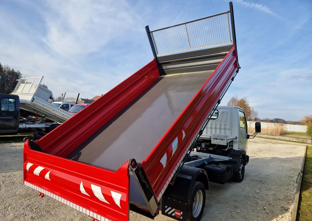 Nissan Cabstar 3.0 - Tipper van: picture 4 Nissan Cabstar 3.0 - Tipper van: picture 4