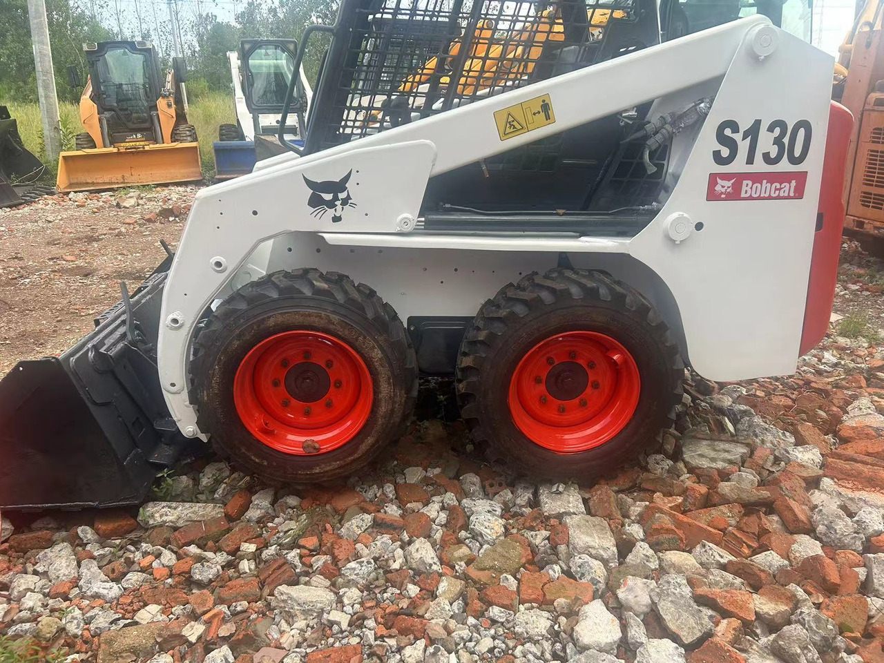 BOBCAT S130 skid steer loader - Skid steer loader: picture 3 BOBCAT S130 skid steer loader - Skid steer loader: picture 3