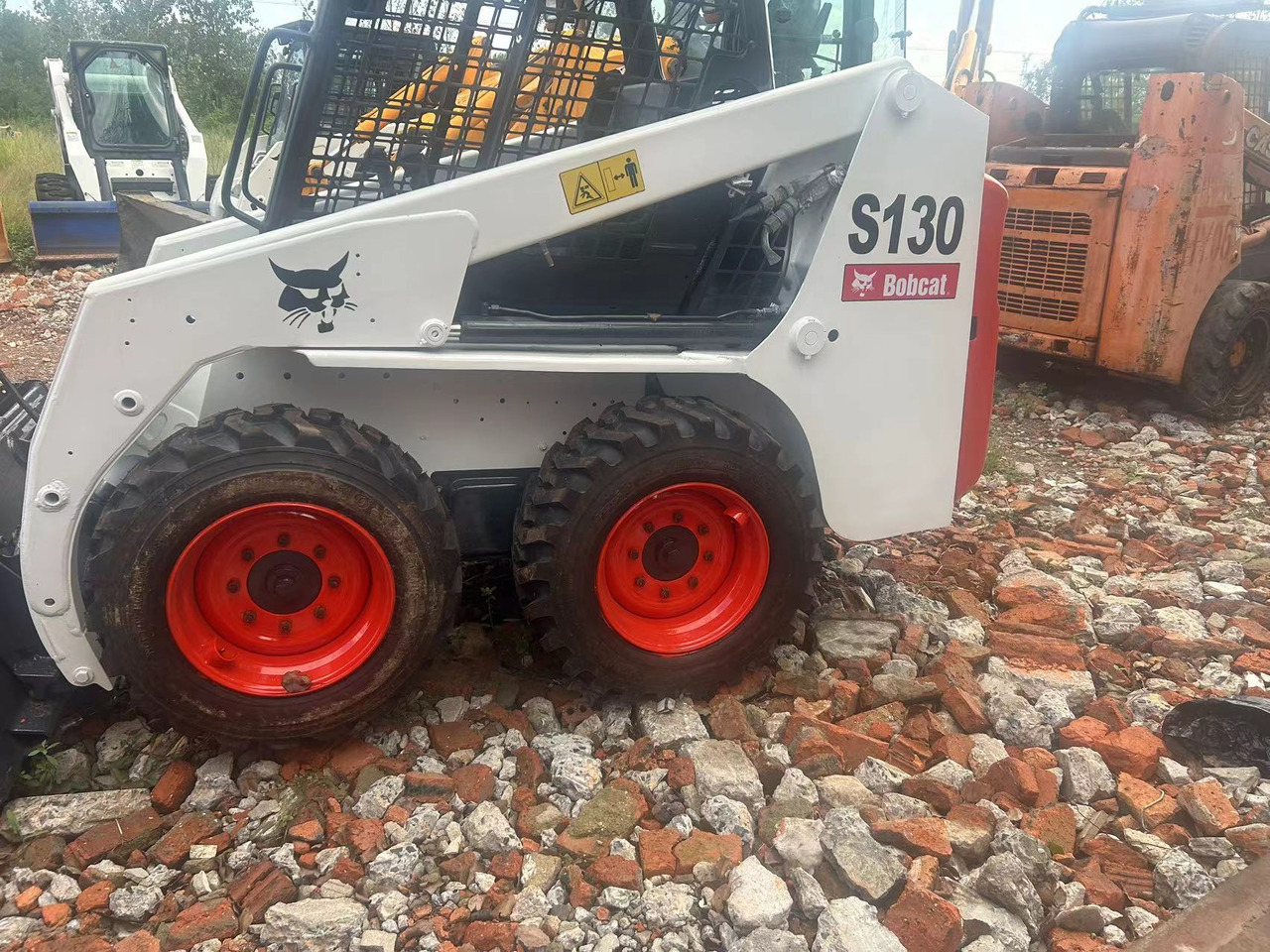 BOBCAT S130 skid steer loader - Skid steer loader: picture 2 BOBCAT S130 skid steer loader - Skid steer loader: picture 2