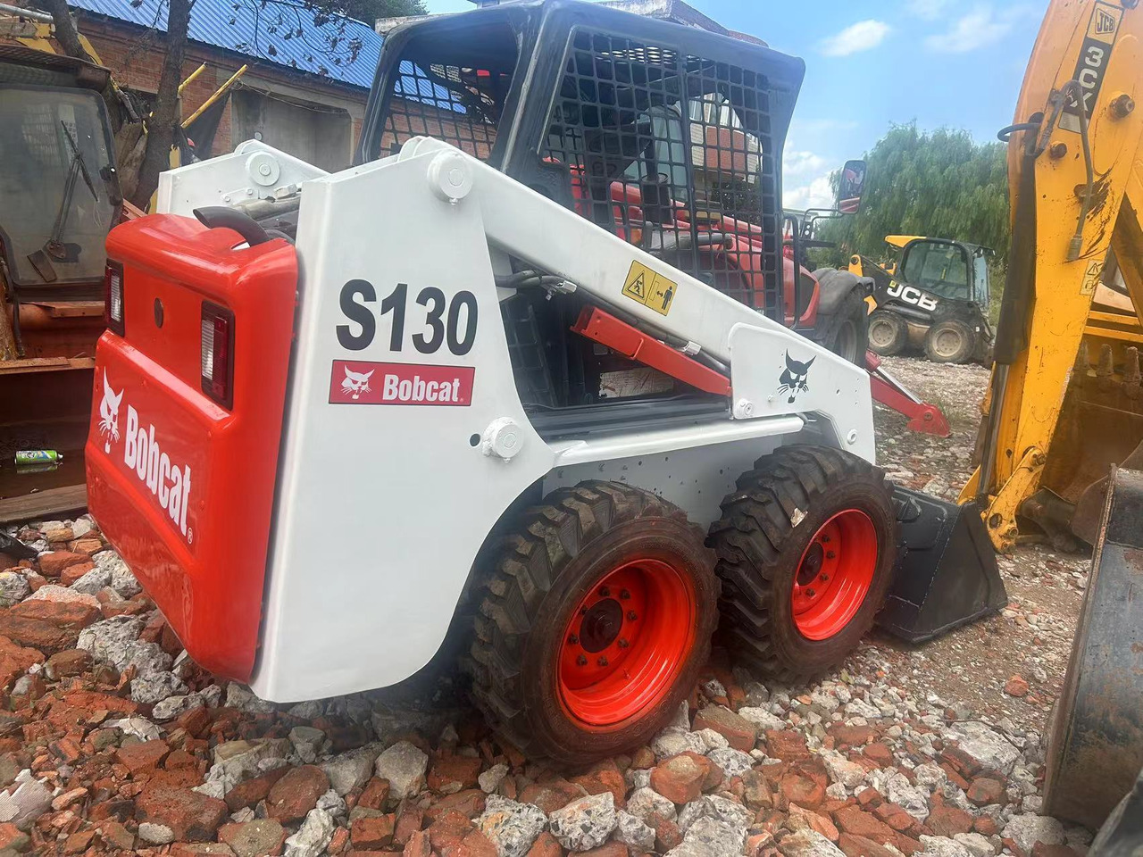 BOBCAT S130 skid steer loader - Skid steer loader: picture 1 BOBCAT S130 skid steer loader - Skid steer loader: picture 1