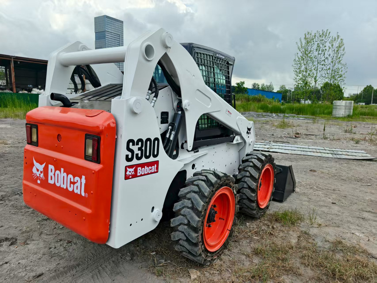 BOBCAT skid steer loader S300 - Skid steer loader: picture 4 BOBCAT skid steer loader S300 - Skid steer loader: picture 4
