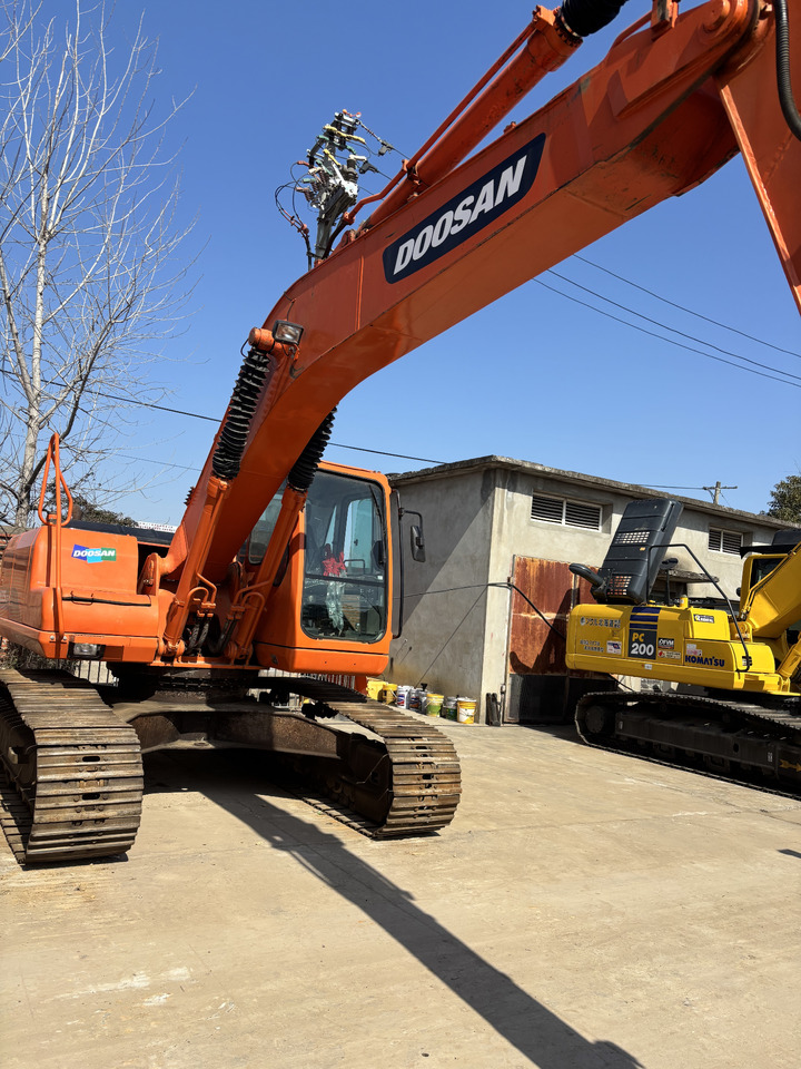 DOOSAN dh225 hot sale used excavator in stock - Crawler excavator: picture 2 DOOSAN dh225 hot sale used excavator in stock - Crawler excavator: picture 2