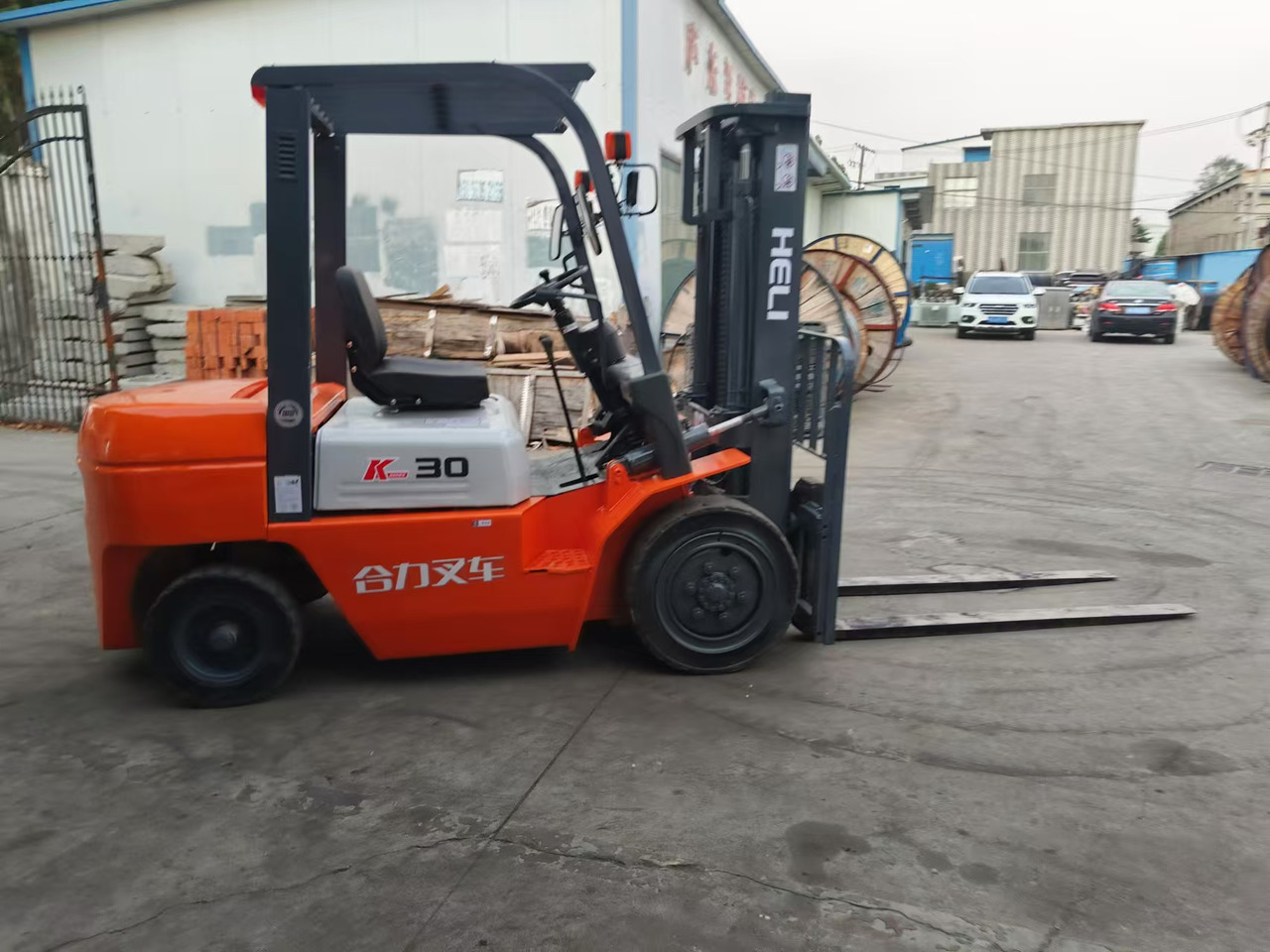 HELI k30 used diesel forklift Customizable mast clamps - Diesel forklift: picture 1 HELI k30 used diesel forklift Customizable mast clamps - Diesel forklift: picture 1