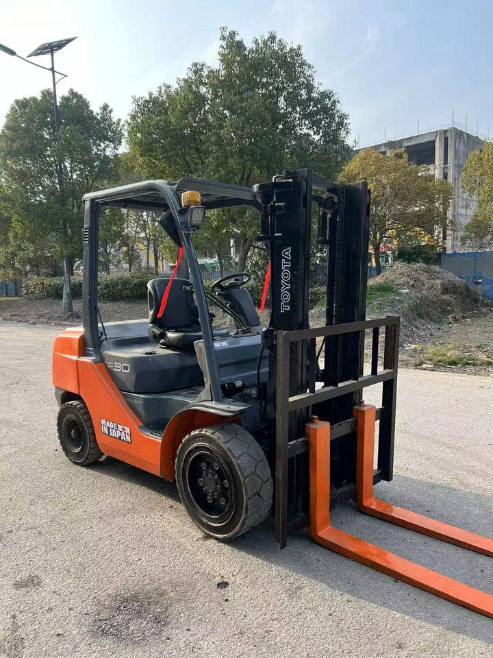 TOYOTA 3 ton 8F used japan brand diesel forklift - Diesel forklift: picture 2 TOYOTA 3 ton 8F used japan brand diesel forklift - Diesel forklift: picture 2