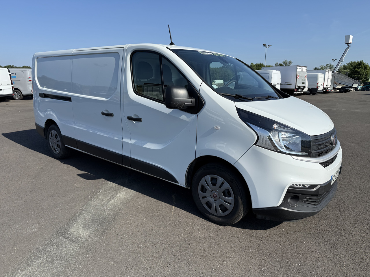 FIAT TALENTO 1T3 LH1 2.0MULTIJET120 PRO LOUNGE + ATTELAGE ET KIT BOIS COMPLET - Panel van: picture 1 FIAT TALENTO 1T3 LH1 2.0MULTIJET120 PRO LOUNGE + ATTELAGE ET KIT BOIS COMPLET - Panel van: picture 1