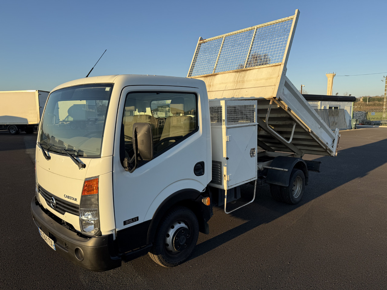 NISSAN CABSTAR 35.11 - Tipper van: picture 2 NISSAN CABSTAR 35.11 - Tipper van: picture 2