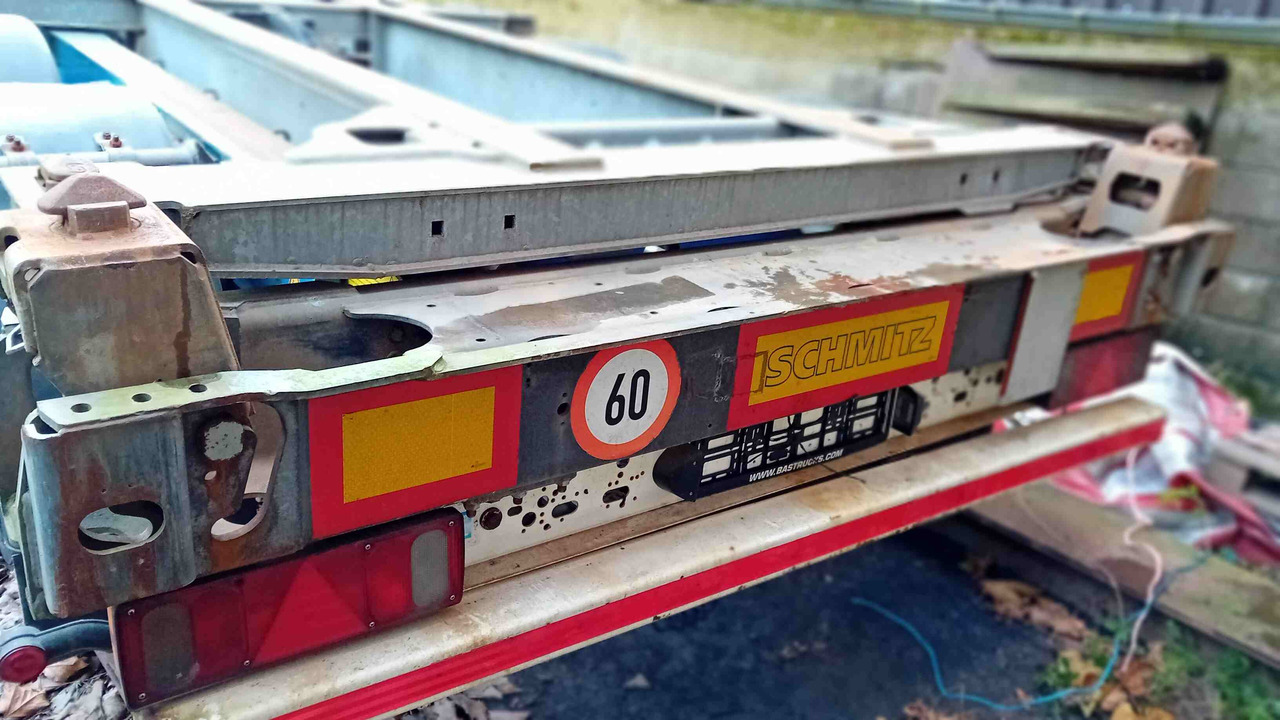 SCHMITZ CARGOBULL châssis porte-conteneur semi-remorque Os - type SGF*3 - adaptable pour conteneur 20' et 40' - Container transporter/ Swap body semi-trailer: picture 4 SCHMITZ CARGOBULL châssis porte-conteneur semi-remorque Os - type SGF*3 - adaptable pour conteneur 20' et 40' - Container transporter/ Swap body semi-trailer: picture 4