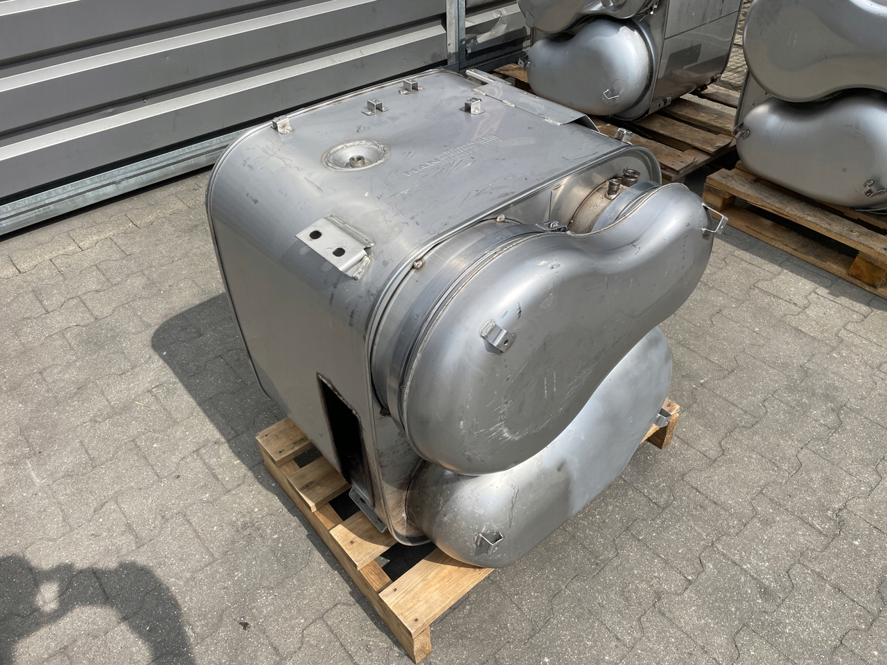 KATALIZATOR MAN TGX TGS EURO 6 DPF TŁUMIK WYDECH 81151036101 - Catalytic converter for Truck: picture 3 KATALIZATOR MAN TGX TGS EURO 6 DPF TŁUMIK WYDECH 81151036101 - Catalytic converter for Truck: picture 3