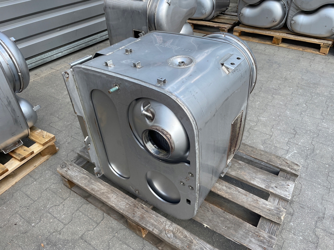 KATALIZATOR MAN TGX TGS EURO 6 DPF TŁUMIK WYDECH 81151036125 - Catalytic converter: picture 4 KATALIZATOR MAN TGX TGS EURO 6 DPF TŁUMIK WYDECH 81151036125 - Catalytic converter: picture 4