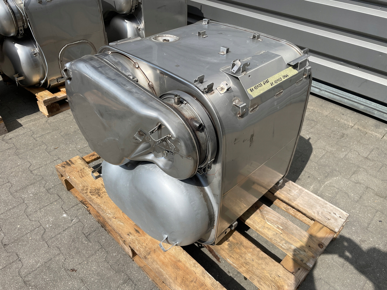 KATALIZATOR MAN TGX TGS EURO 6 DPF TŁUMIK WYDECH 81151036182 - Catalytic converter for Truck: picture 2 KATALIZATOR MAN TGX TGS EURO 6 DPF TŁUMIK WYDECH 81151036182 - Catalytic converter for Truck: picture 2