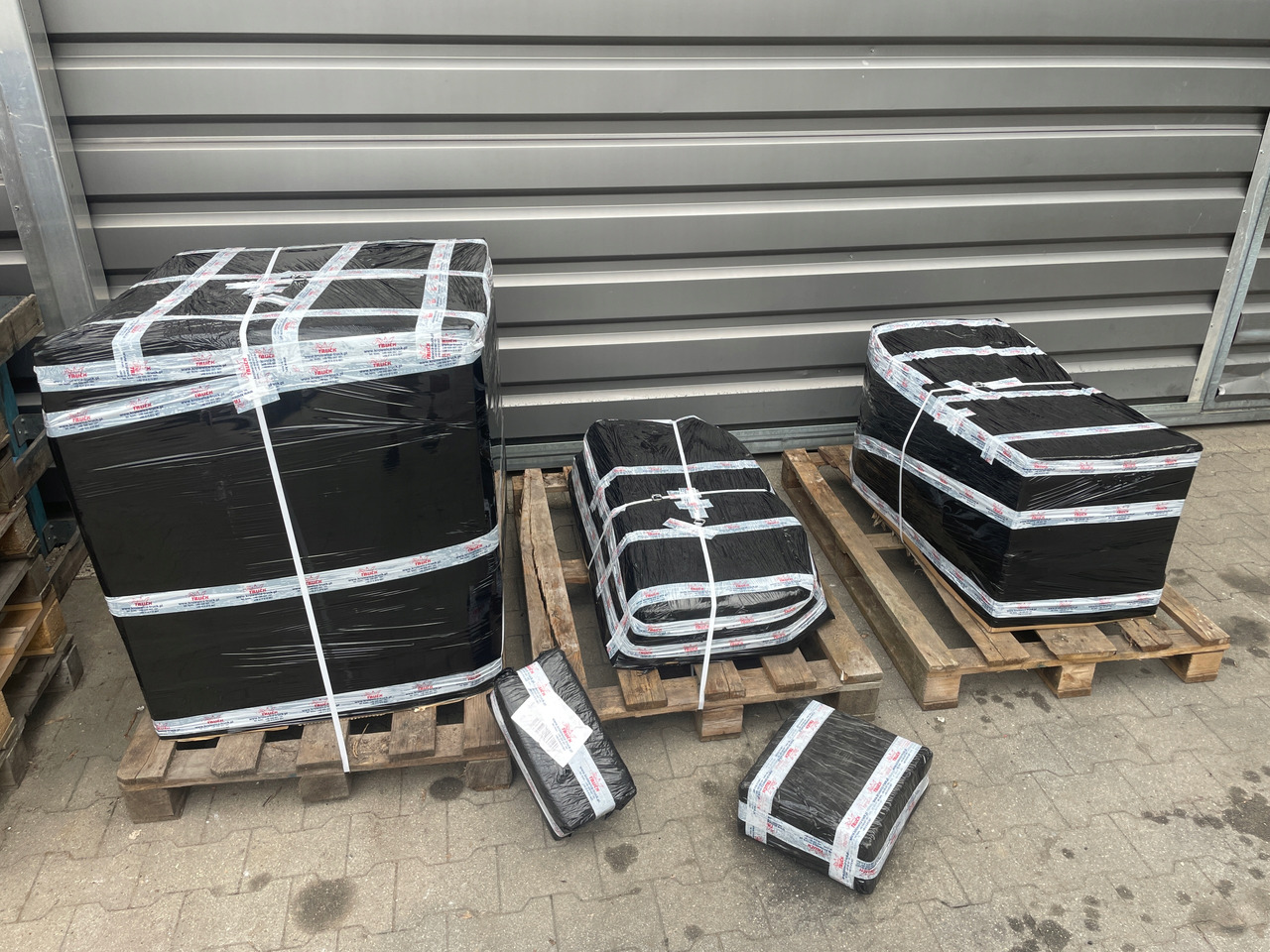 ORYGINALNY GRILL GRIL ZDERZAKA ZDERZAK MAN TGX TGX3 TGX-3 81416146084 - Grill for Truck: picture 5 ORYGINALNY GRILL GRIL ZDERZAKA ZDERZAK MAN TGX TGX3 TGX-3 81416146084 - Grill for Truck: picture 5