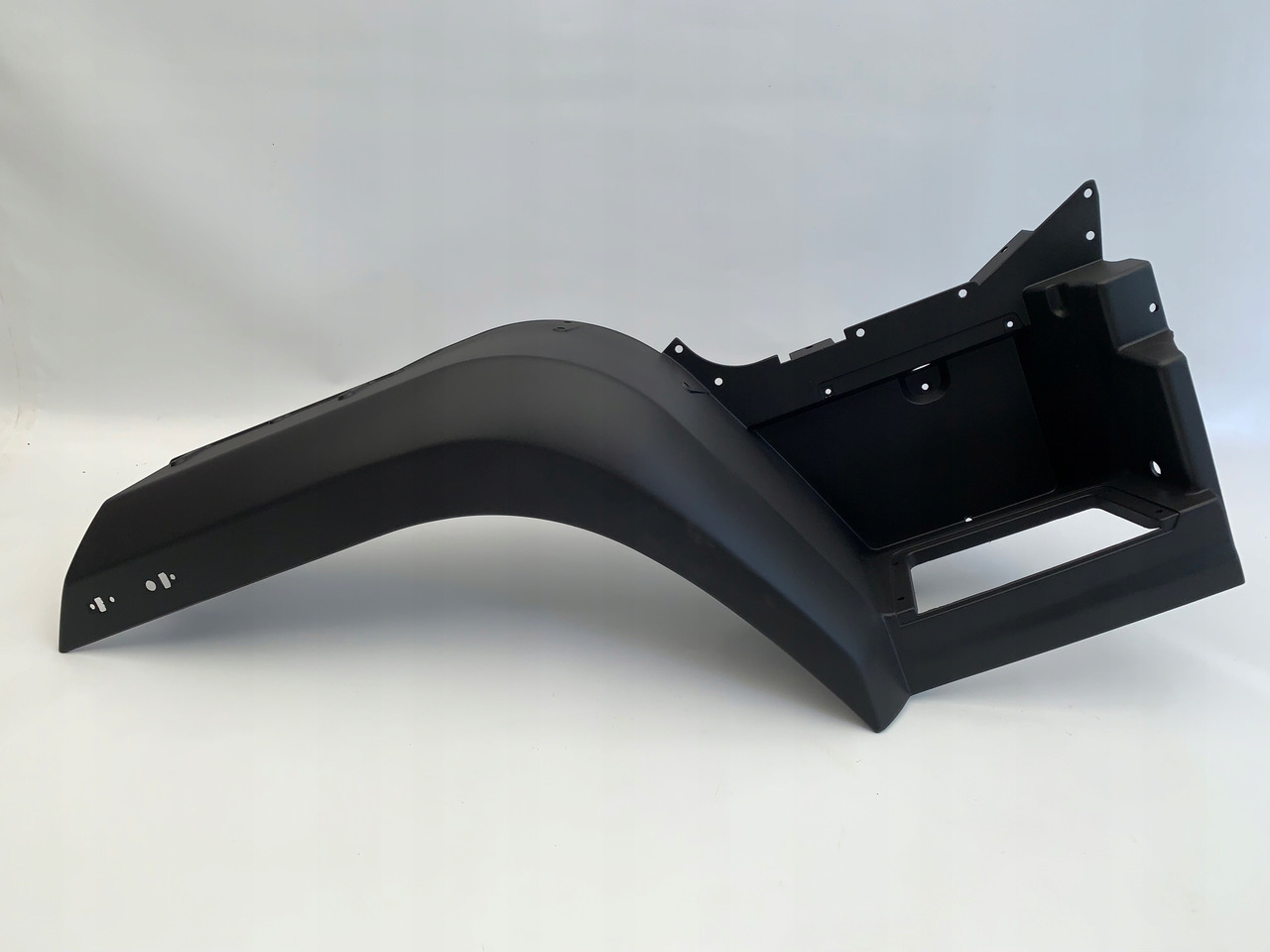 PRAWA STOPNICA BŁOTNIK MAN L2000M L 2000 M NR 1111 - Body and exterior for Truck: picture 1 PRAWA STOPNICA BŁOTNIK MAN L2000M L 2000 M NR 1111 - Body and exterior for Truck: picture 1