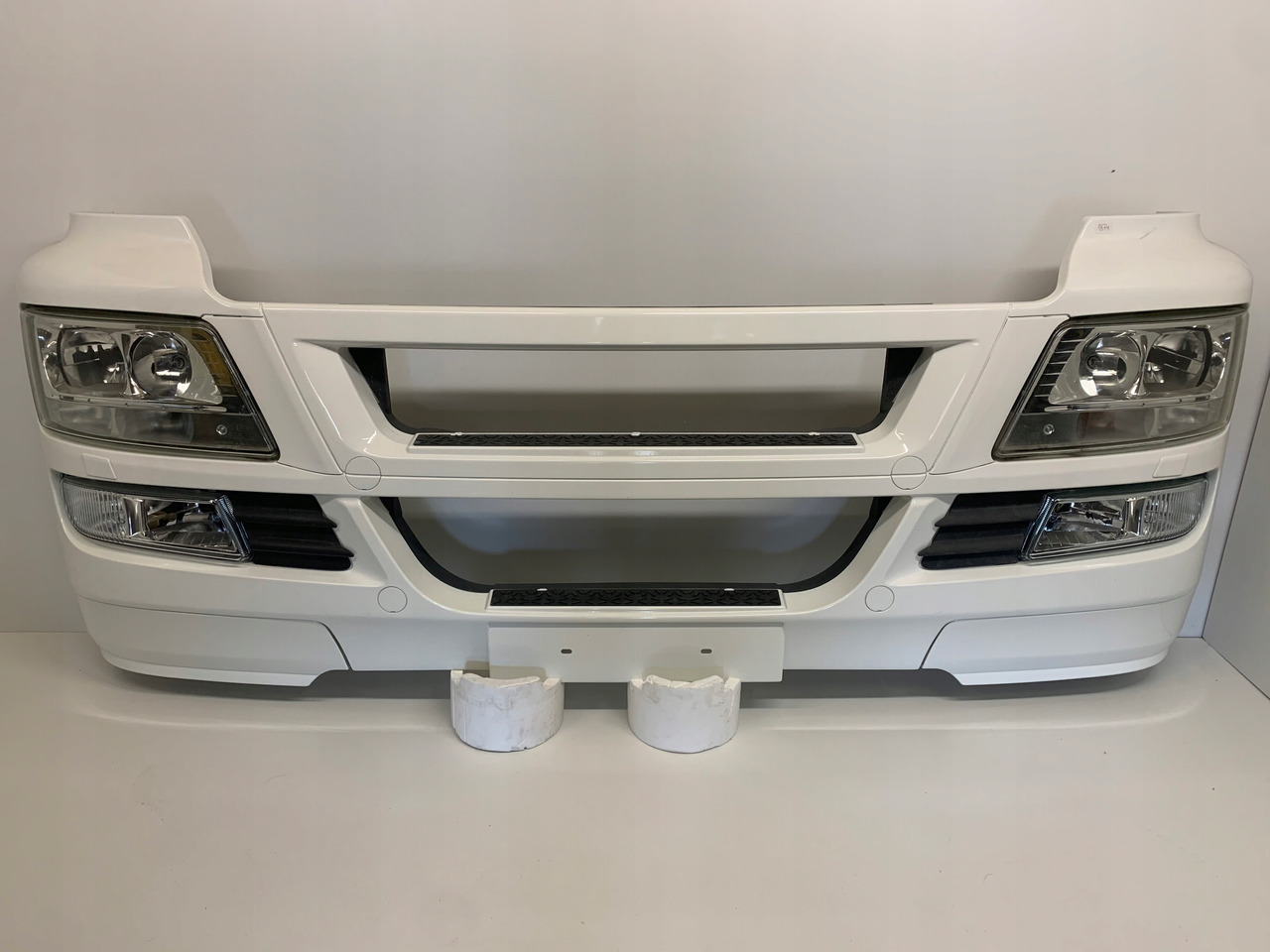 ZDERZAK XENON MAN TGS - Bumper for Truck: picture 1 ZDERZAK XENON MAN TGS - Bumper for Truck: picture 1