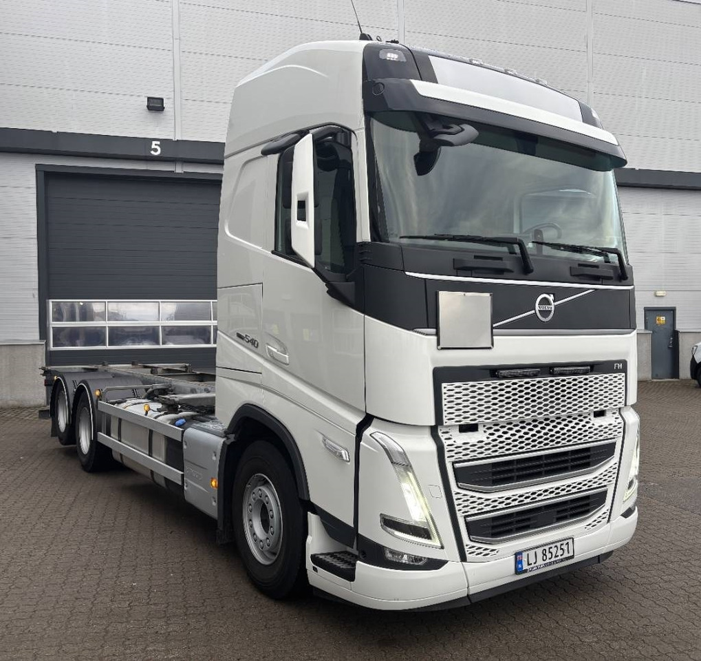 Volvo FH 540 - Container transporter/ Swap body truck: picture 2 Volvo FH 540 - Container transporter/ Swap body truck: picture 2