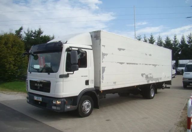 MAN TGL 12-220 8.10M KLIMA WINDA 2000KG - Box truck: picture 2 MAN TGL 12-220 8.10M KLIMA WINDA 2000KG - Box truck: picture 2