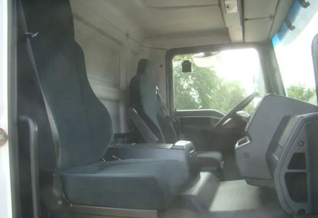 Box truck MAN TGL 12-220 8.10M KLIMA WINDA 2000KG: picture 14 Box truck MAN TGL 12-220 8.10M KLIMA WINDA 2000KG: picture 14