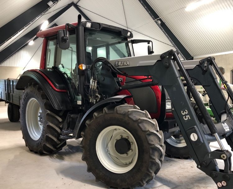 Valtra N92 HiTech - Farm tractor: picture 2 Valtra N92 HiTech - Farm tractor: picture 2