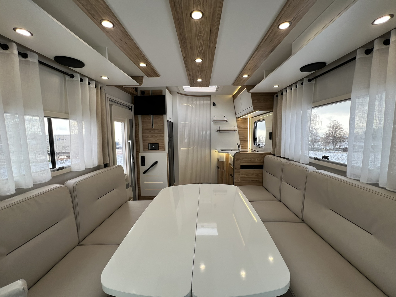 Pilote Pacific P696D Hubbett - Solar - Markise - Semi-integrated motorhome: picture 4 Pilote Pacific P696D Hubbett - Solar - Markise - Semi-integrated motorhome: picture 4