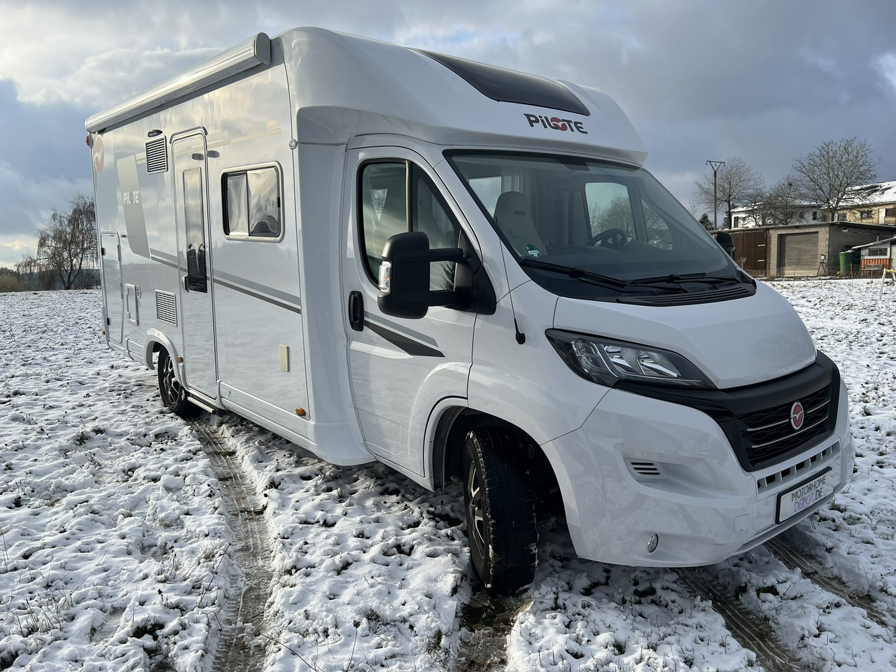 Pilote Pacific P696D Hubbett - Solar - Markise - Semi-integrated motorhome: picture 1 Pilote Pacific P696D Hubbett - Solar - Markise - Semi-integrated motorhome: picture 1