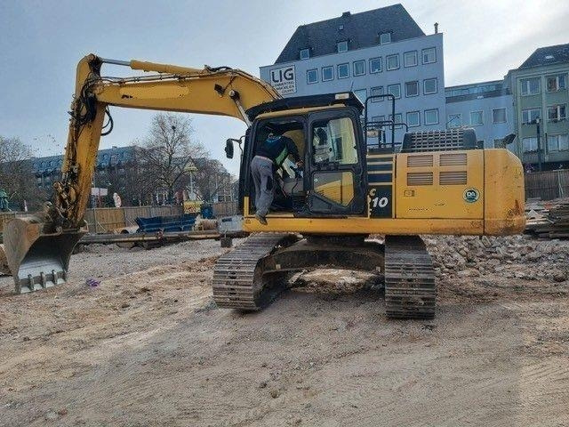 Komatsu PC210LC11 - Crawler excavator: picture 1 Komatsu PC210LC11 - Crawler excavator: picture 1