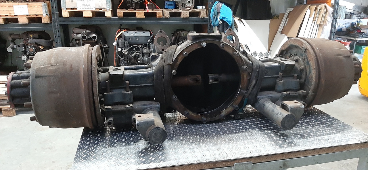 Gebrauchte MAN 18.272 Hypoidachse, HY 11 75 ( Achskörper ), Artikel - Nr. : 81.99999 - 9999 - Rear axle for Truck: picture 3 Gebrauchte MAN 18.272 Hypoidachse, HY 11 75 ( Achskörper ), Artikel - Nr. : 81.99999 - 9999 - Rear axle for Truck: picture 3