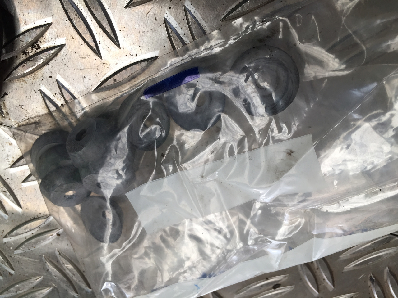 Gebrauchte diverse Gummiringe für Motorblock, Kalmar, Stapler, VOLVO, Artikel - Nr. : 7720 - 2 - Piston/ Ring/ Bushing for Truck: picture 5 Gebrauchte diverse Gummiringe für Motorblock, Kalmar, Stapler, VOLVO, Artikel - Nr. : 7720 - 2 - Piston/ Ring/ Bushing for Truck: picture 5