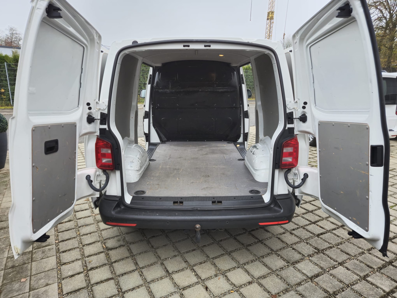 VOLKSWAGEN T6 Transporter Klima/PDC/AHK/Standheiz. - Panel van: picture 5 VOLKSWAGEN T6 Transporter Klima/PDC/AHK/Standheiz. - Panel van: picture 5