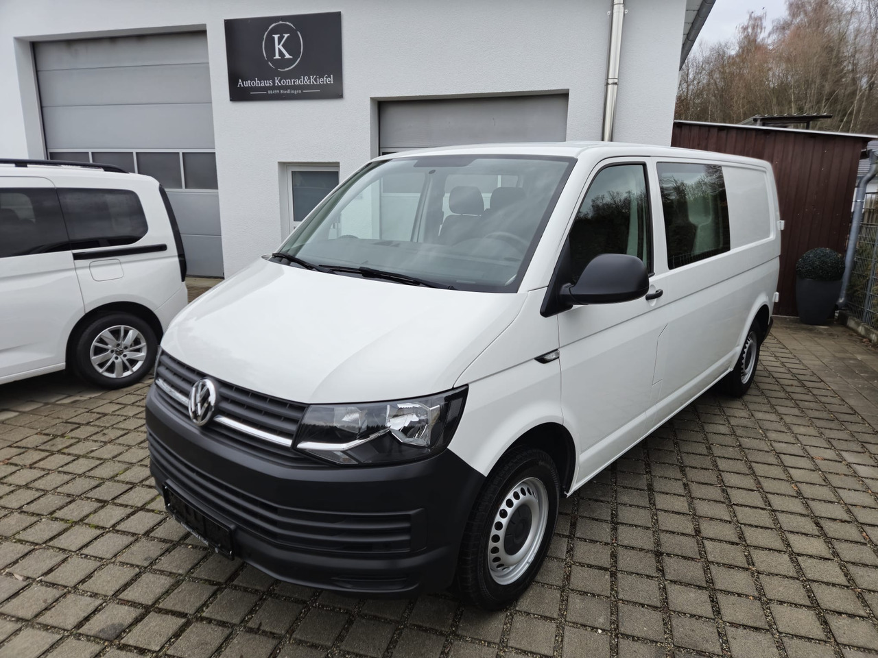 VOLKSWAGEN T6 Transporter Mixto LR 6-Sitzer/Standheiz./PDC - Panel van: picture 1 VOLKSWAGEN T6 Transporter Mixto LR 6-Sitzer/Standheiz./PDC - Panel van: picture 1