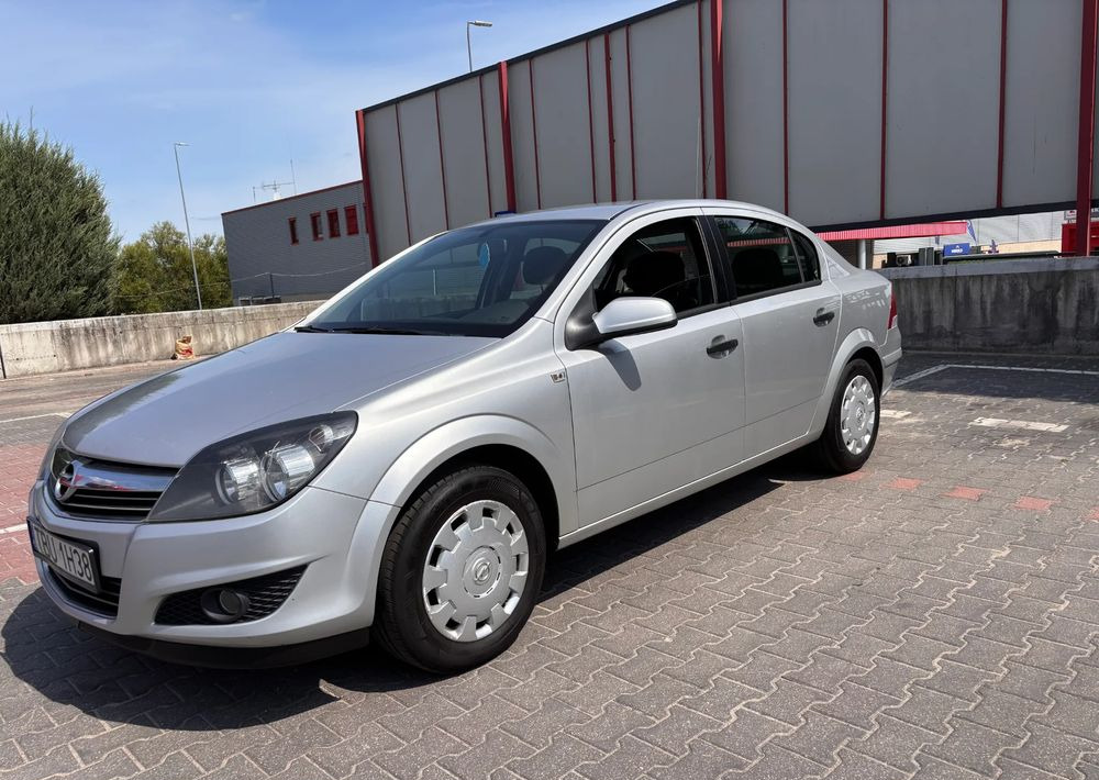 Opel Astra 1.6 Edition - Sedan: picture 2 Opel Astra 1.6 Edition - Sedan: picture 2