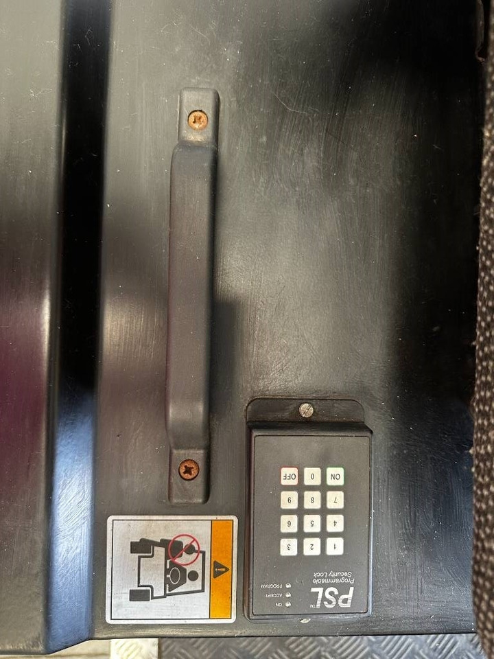 Yale MT70 - Tow tractor: picture 5 Yale MT70 - Tow tractor: picture 5