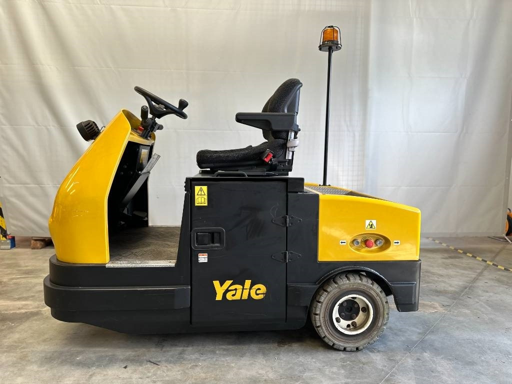 Yale MT70 - Tow tractor: picture 3 Yale MT70 - Tow tractor: picture 3