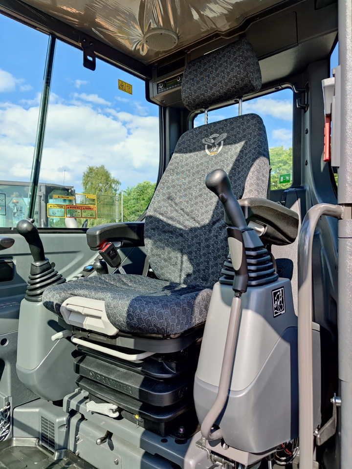 New Mini excavator Case CX60C: picture 7