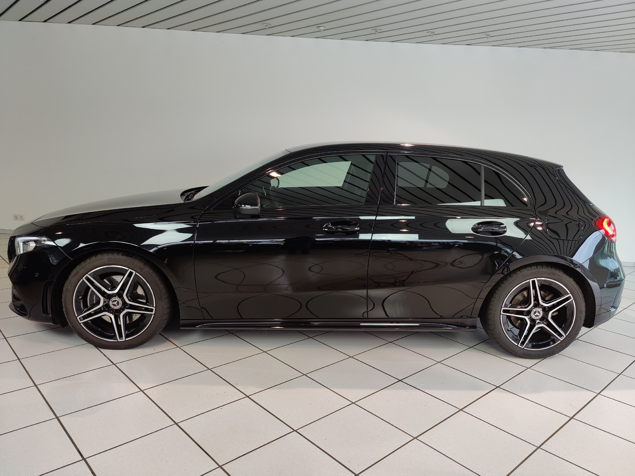 Mercedes-Benz A 220 d Navi LED Park RüKam AHK - Sedan: picture 2 Mercedes-Benz A 220 d Navi LED Park RüKam AHK - Sedan: picture 2